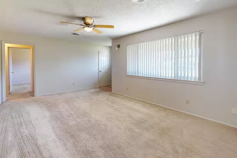 Living - 1909 10th Ave, Olivehurst, CA 95961 photo 3 of 4