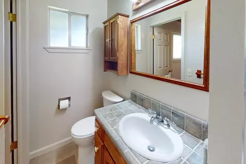 Bath - 1909 10th Ave, Olivehurst, CA 95961 photo 2 of 4