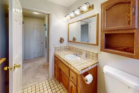 Bath - 1909 10th Ave, Olivehurst, CA 95961 photo 4 of 4
