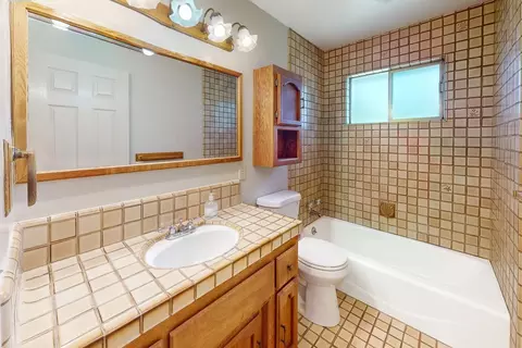 Bath - 1909 10th Ave, Olivehurst, CA 95961 photo 3 of 4