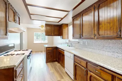 Kitchen - 1909 10th Ave, Olivehurst, CA 95961 photo 3 of 4