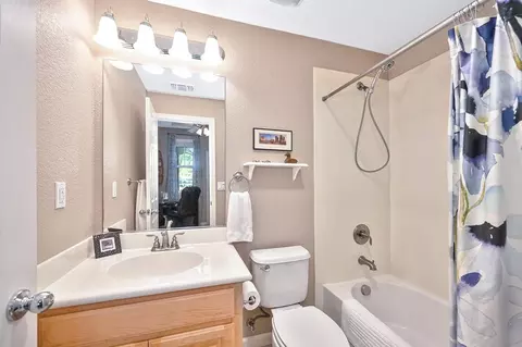 Bath - 2603 Las Palomas Loop, Lincoln, CA 95648 photo 1 of 3