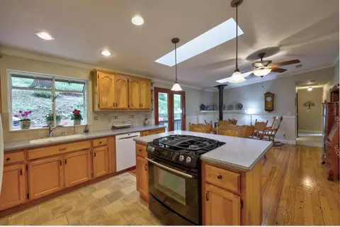 Kitchen - 409 Live Oak Rd, Colfax, CA 95713 photo 3 of 5