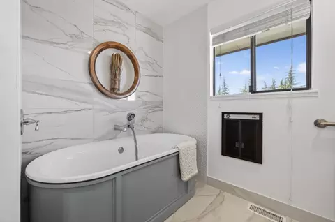 Bath - 5560 Ralston Way, Placerville, CA 95667 photo 2 of 6