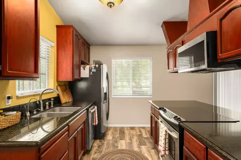 Kitchen - 9475 Alta Mesa Rd, Wilton, CA 95693 photo 3 of 4