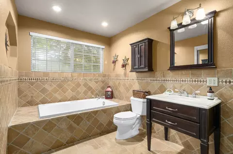 Bath - 9475 Alta Mesa Rd, Wilton, CA 95693 photo 1 of 3