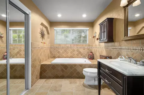 Bath - 9475 Alta Mesa Rd, Wilton, CA 95693 photo 2 of 3