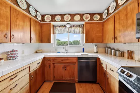 Kitchen - 3276 E Olive Ave, Merced, CA 95340 photo 2 of 3