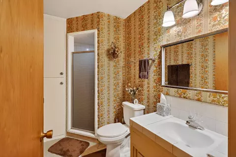 Bath - 3276 E Olive Ave, Merced, CA 95340 photo 2 of 4