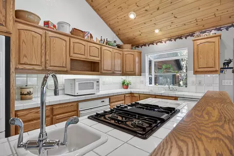 Kitchen - 999 Grizzly Way, Arnold, CA 95223 photo 5 of 5