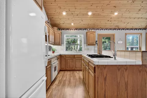Kitchen - 999 Grizzly Way, Arnold, CA 95223 photo 4 of 5