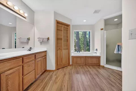 Bath - 999 Grizzly Way, Arnold, CA 95223 photo 2 of 4