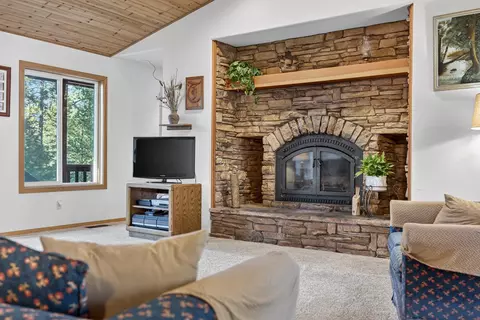 Living - 999 Grizzly Way, Arnold, CA 95223 photo 2 of 4