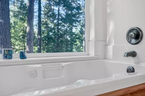 Bath - 999 Grizzly Way, Arnold, CA 95223 photo 4 of 4