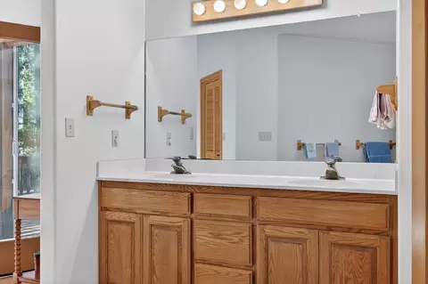 Bath - 999 Grizzly Way, Arnold, CA 95223 photo 3 of 4