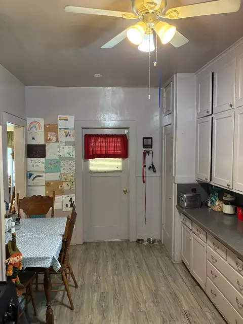 Kitchen - 533 B St, Biggs, CA 95917 photo 2 of 4