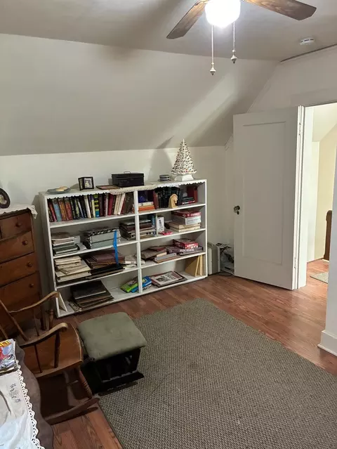 Bedroom - 533 B St, Biggs, CA 95917 photo 4 of 7