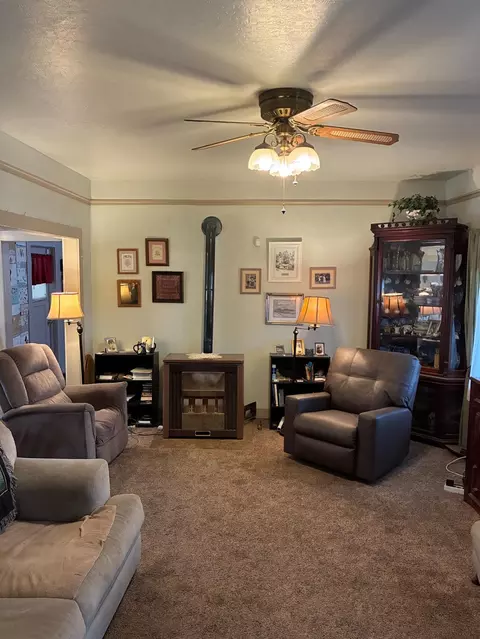 Living - 533 B St, Biggs, CA 95917 photo 2 of 5