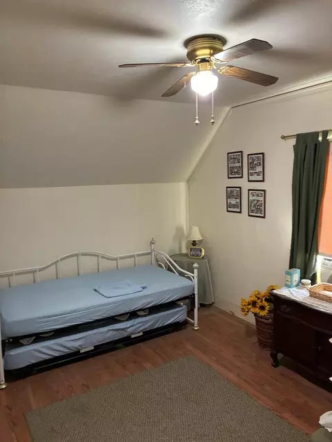 Bedroom - 533 B St, Biggs, CA 95917 photo 3 of 7