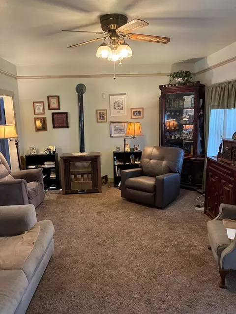 Living - 533 B St, Biggs, CA 95917 photo 1 of 5