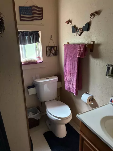 Bath - 533 B St, Biggs, CA 95917 photo 2 of 2