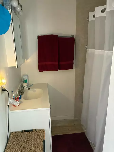 Bath - 533 B St, Biggs, CA 95917 photo 1 of 2