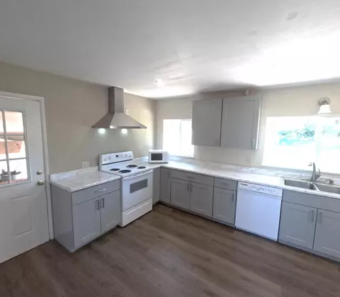 Kitchen - 21665 Manton School Rd, Manton, CA 96059 photo 2 of 4