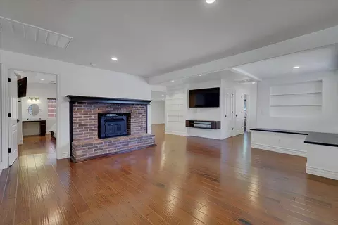 Living - 5078 Western Ave, Olivehurst, CA 95961 photo 2 of 8