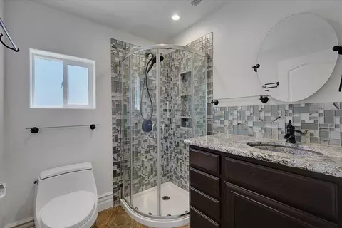 Bath - 5078 Western Ave, Olivehurst, CA 95961 photo 7 of 8