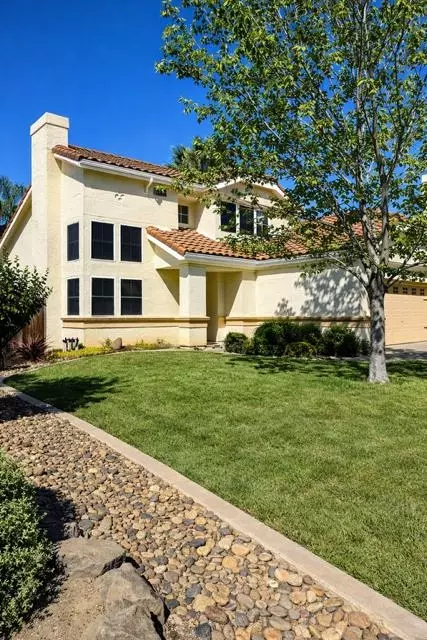 Exterior - 877 Bateman Way, Galt, CA 95632 photo 2 of 8