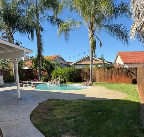Exterior - 877 Bateman Way, Galt, CA 95632 photo 3 of 8