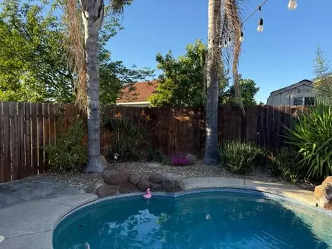 Exterior - 877 Bateman Way, Galt, CA 95632 photo 6 of 8