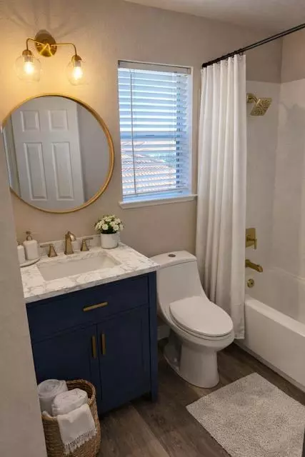 Bath - 877 Bateman Way, Galt, CA 95632 photo 3 of 3