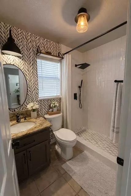 Bath - 877 Bateman Way, Galt, CA 95632 photo 1 of 3
