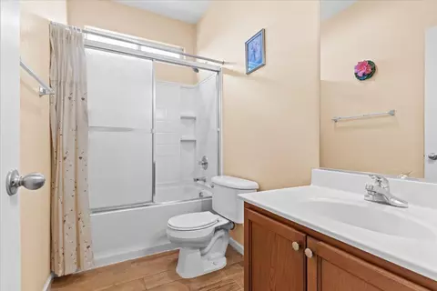Bath - 9410 Rose Ct, Live Oak, CA 95953 photo 1 of 8