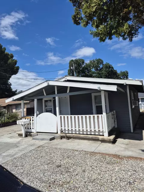 215 Kelley St, Modesto, CA 95354