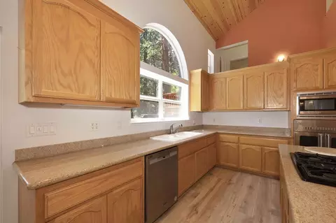 Kitchen - 1861 Rubicon Rd, Georgetown, CA 95634 photo 4 of 6