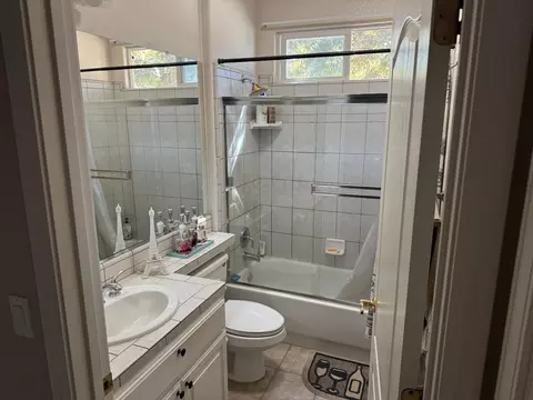 Bath - 410 Mitchell Lake Ct, Copperopolis, CA 95228 photo 1 of 2