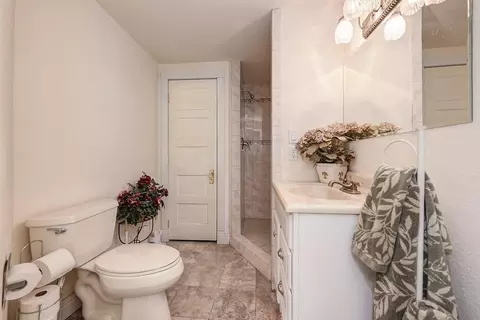 Bath - 16390 Ridge Rd, Jackson, CA 95642 photo 7 of 7