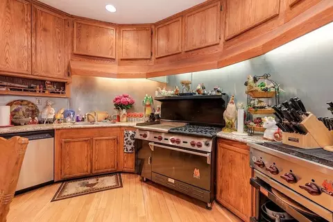Kitchen - 16390 Ridge Rd, Jackson, CA 95642 photo 9 of 10