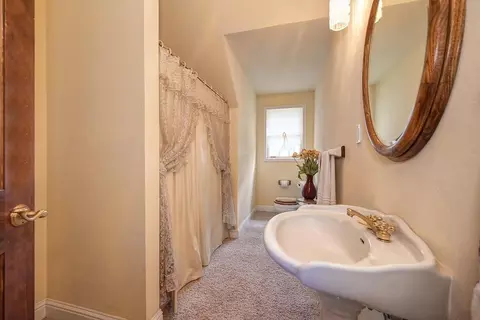 Bath - 16390 Ridge Rd, Jackson, CA 95642 photo 4 of 7