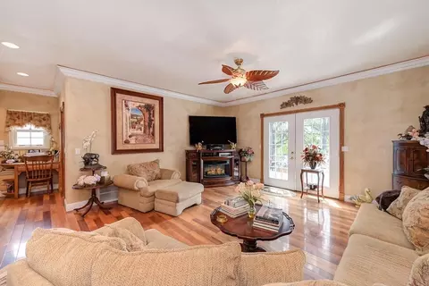 Living - 16390 Ridge Rd, Jackson, CA 95642 photo 3 of 4