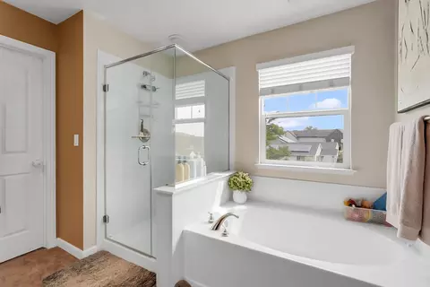 Bath - 633 Castle Haven Dr, Tracy, CA 95377 photo 1 of 5