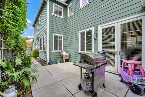Exterior - 633 Castle Haven Dr, Tracy, CA 95377 photo 5 of 6