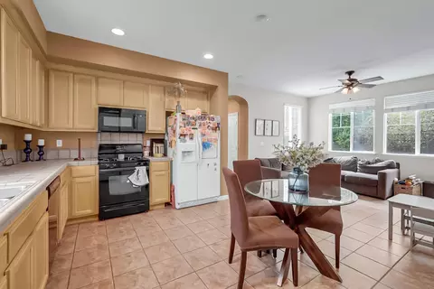 Kitchen - 633 Castle Haven Dr, Tracy, CA 95377 photo 2 of 3