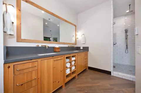 Bath - 9475 King Rd, Loomis, CA 95650 photo 1 of 6
