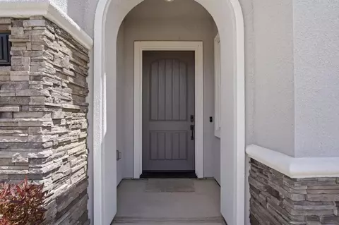 Entry Way - 2516 Orinoco Ave, Manteca, CA 95337 photo 1 of 8