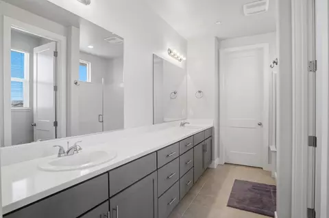 Entry Way - 2516 Orinoco Ave, Manteca, CA 95337 photo 8 of 8
