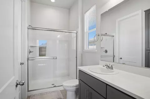 Bath - 2516 Orinoco Ave, Manteca, CA 95337 photo 1 of 4