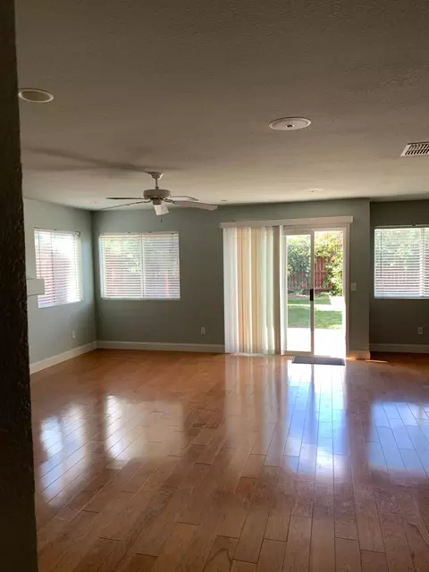 Living - 719 Sparrow Ct, Tracy, CA 95377 photo 3 of 5